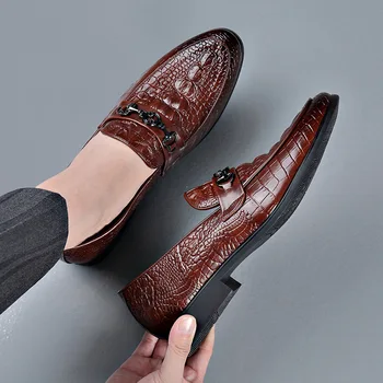 2023 Классический крокодиловый узор Деловая обувь на плоской подошве Мужчины Дизайнерское платье Кожаная обувь Мужские лоферы Обувь для свадебных вечеринок